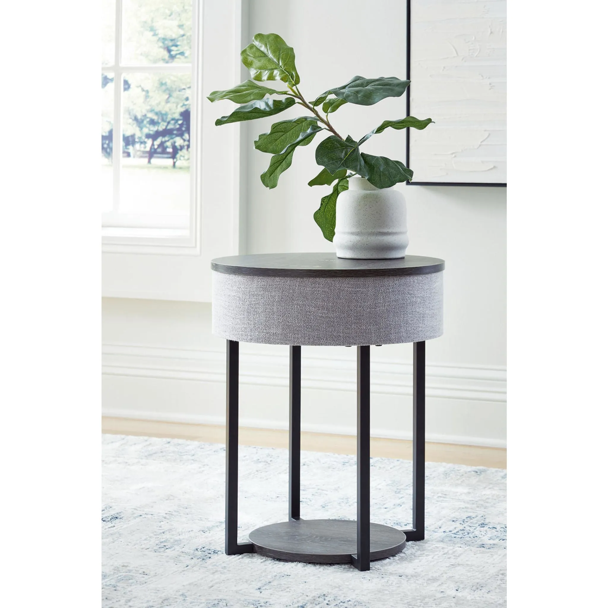 Sethlen Accent Table - Gray/Black