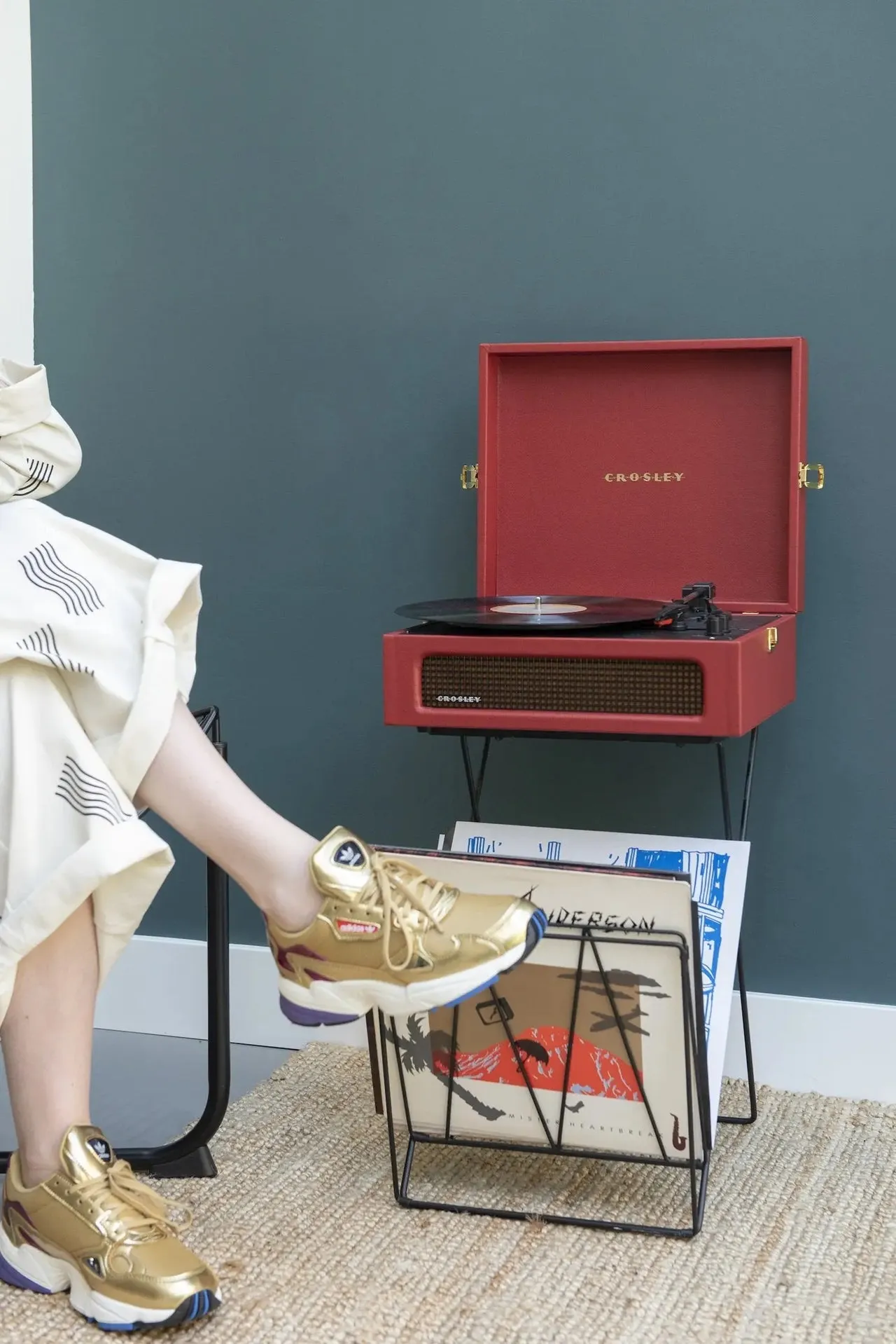 VOYAGER 2-WAY BLUETOOTH RECORD PLAYER | BURGUNDY